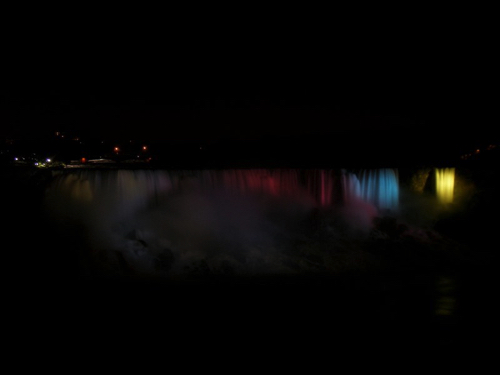 25 - Niagara at night