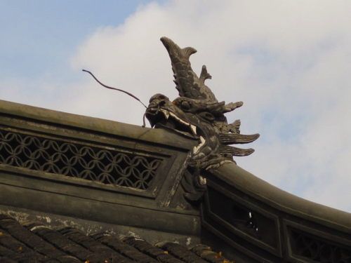 7 - Dragon fish on the roof