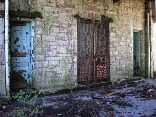 80 - Mortuary and restrooms at decrepit chapel
Vine Hill Cemetery, Cincinnati OH