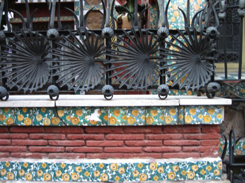 29 - More Gaudi details - fan fence