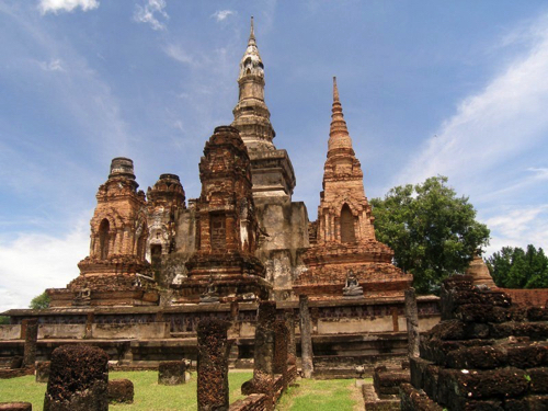 21 - The imposing Wat Mahathat, Sukhotai